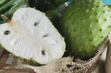 Soursop ayrıca graviola, guyabano Annona muricata 'nın meyvesidir.