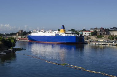 Bartolom Kolonu, Santo Domingo Limanı 'nın bir parçasıdır. Koloni Şehri 'nin eşsiz panoramik manzarasını sunarken, küçük gemilerin yanaşması için ideal.