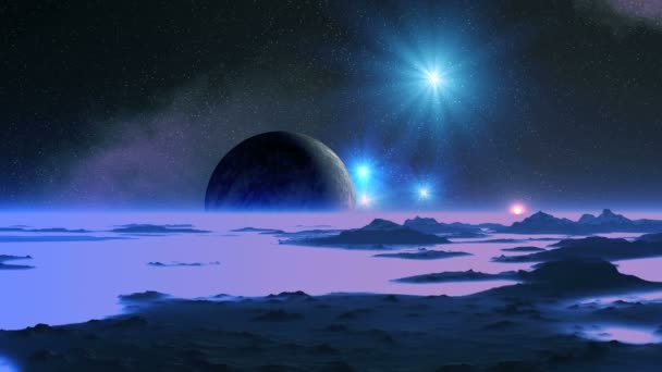 青い惑星の夜明け 暗い空の星雲では 明るい星と大きな月 ぼんやりとした地平線の上に明るい太陽がゆっくりと上昇する 濃い紫色の霧の低地で すべては星の青い光であふれています — ストック動画