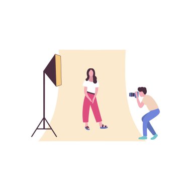 Stüdyo fotoğraf çekimi. Fotoğrafçı modaya uygun kıyafetlerle manken çekiyor. Renkli düz vektör çizimi
