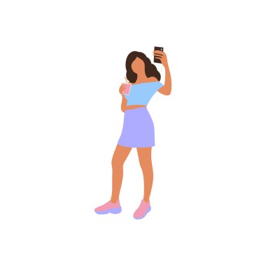 Telefonda selfie çeken bir kızın resmi. Moda kıyafetleri içinde kameraya poz veren bir kız. Renkli düz vektör çizimi.