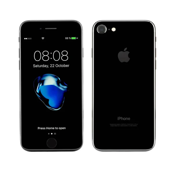 Moskva, Rusko - 22. října 2016: Nový černý iphone 7 je chytrý — Stock fotografie