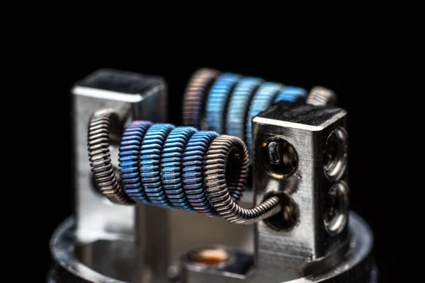 Multistrand pásu taveného Clapton na dripper zlato — Stock fotografie