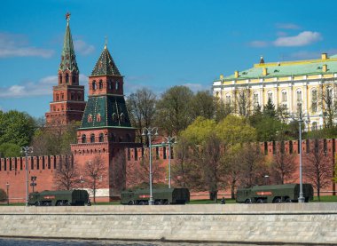 Moskova, Rusya - 07 Mayıs 2017 askeri teçhizat sokaklarda