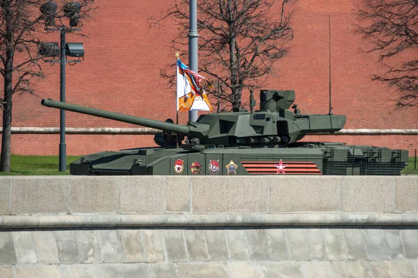 MOSCÚ, RUSIA - 07 de mayo de 2017 El nuevo tanque ruso T-14 "Arma —  Fotos de Stock