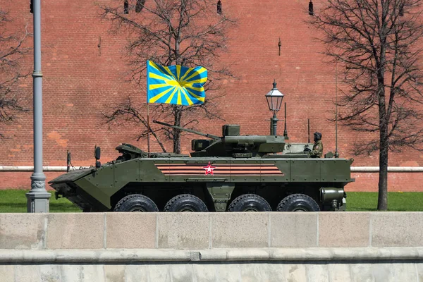 俄罗斯莫斯科-2017 年 5 月 7 日在 re 的军事装备 — 图库照片
