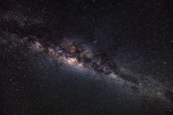 Глубокий космический фон со звездной пылью и сияющей звездой. Млечный путь
 