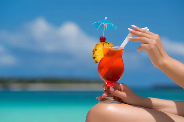 Cocktail on the beach.Concept of luxury vacation — Stock Photo, Image