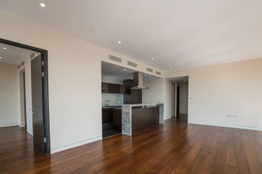 içinin boş daire, mutfaklı geniş oda.