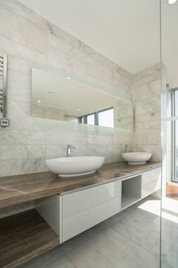 modern bir evin güzel iç banyo