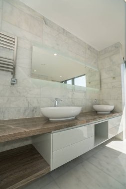 modern bir evin güzel iç banyo