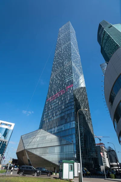 Moskova - 31 Ağustos 2017: Moscow City skyscra fütüristik görünümünü