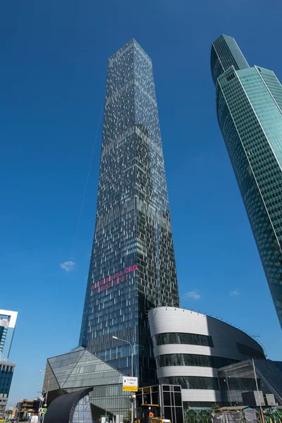 Moskova - 31 Ağustos 2017: Moscow City skyscra fütüristik görünümünü