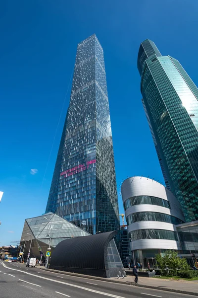Moskova - 31 Ağustos 2017: Moscow City skyscra fütüristik görünümünü