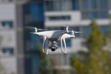 Moscow, Rusya Federasyonu - 24 Eylül, 2017: ile DJI indeks işlem Phantom 4 pro quadcopte