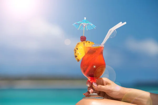 Cocktail on the beach. Concept of luxury vacation. — Stock Photo, Image