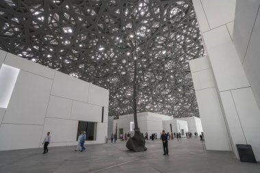 Abu Dhabi, Birleşik Arap Emirlikleri, 04 Ocak 2018: iç Louvre Müzesi, Abu Dhabi, gösteren yansımaları 