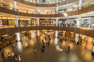 Dubai, Birleşik Arap Emirlikleri - Ocak 06,2018: Dubai Mall alışveriş merkezinin içinde. Dubai M