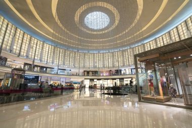 Dubai, Birleşik Arap Emirlikleri - Ocak 06,2018: Dubai Mall alışveriş merkezinin içinde. Dubai M