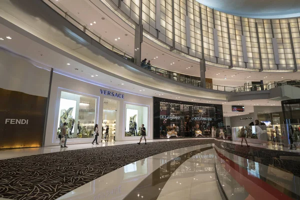 Dubai, Birleşik Arap Emirlikleri - Ocak 06,2018: Dubai Mall alışveriş merkezinin içinde. Dubai M — Stok fotoğraf