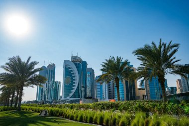 Doha, Katar - 23 Kasım 2019: The West Bay City silueti 
