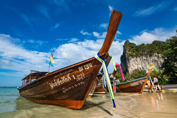 Krabi, Thailand - NOVEMBER 23, 2019: Fantastisk utsikt over vakre b – stockfoto