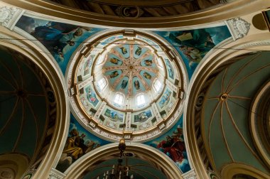 Ortodoks Kilisesi 'nin tavanında boyama