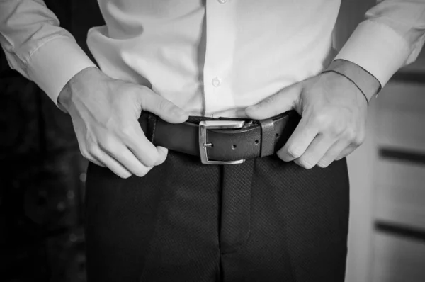 Close up man holding hands on his belt — Stok Foto