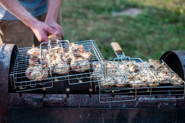 Cuisson Viande Crue Dans Une Grille Sur Barbecue — Photo