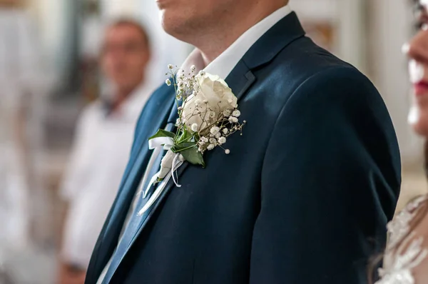 Witte Boutonniere Blauwe Jas — Stockfoto