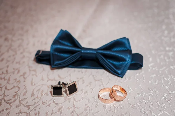 Tmavě Modré Manžetové Knoflíčky Snubní Prsteny — Stock fotografie