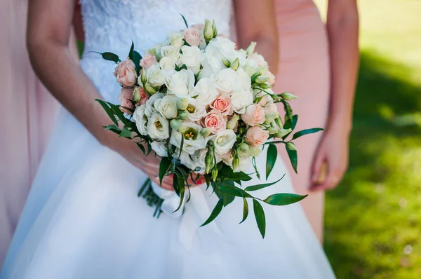 Bouquet Flowerss Hand Bride — Stock Photo, Image