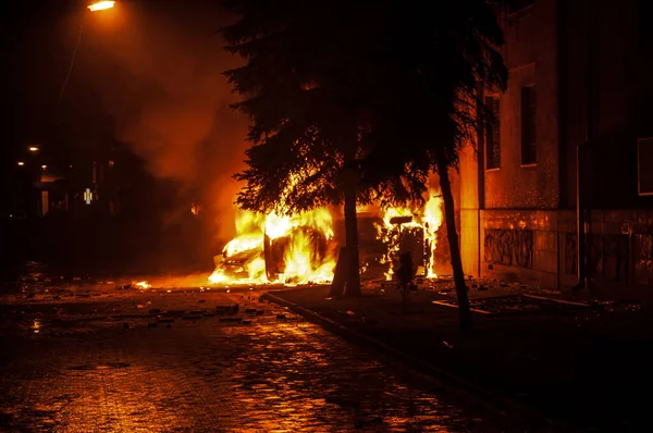 Ternopil Ucrânia 2014 Queimando Carros Polícia Noite — Fotografia de Stock