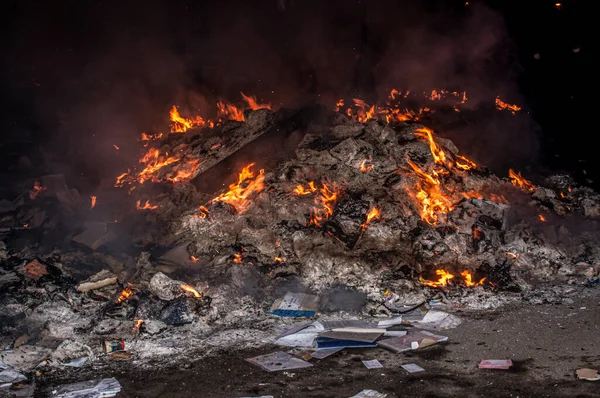 Ternopil Ucrânia 2014 Queima Documentos Está Uma Pilha Ardente — Fotografia de Stock