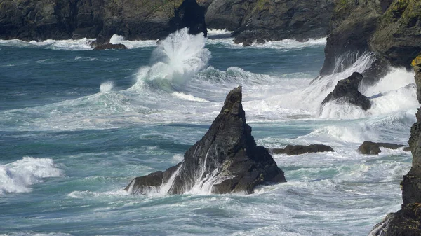 Carnewas Bedruthan Steps Ist Ein Küstenabschnitt Der Nordkornischen Küste Zwischen — Stockfoto