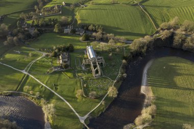 İngiltere, Kuzey Yorkshire, Wharfedale 'deki Bolton Manastırı ismini, günümüzde Bolton Manastırı olarak bilinen 12. yüzyıl Augustinian Manastırı' nın kalıntılarından alır..