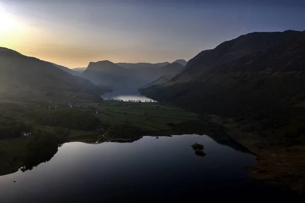 Vroege Ochtend Paddle Boarders Varen Crummock Water Een Meer Het — Stockfoto