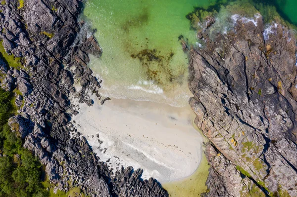 Imágenes Drones Olas Chocando Contra Rocas Portuairk Bay Escocia — Foto de Stock