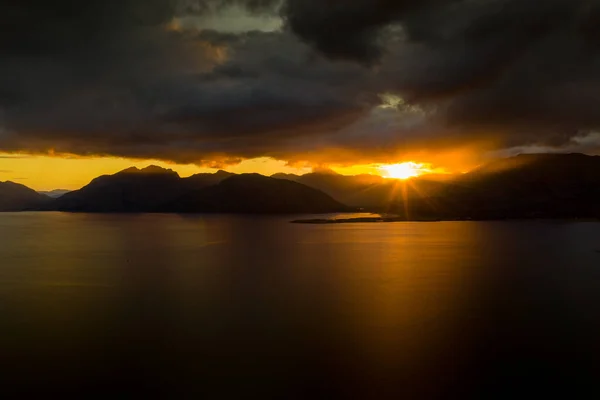 Drone Beelden Van Een Stormachtige Zonsondergang Boven Loch Linnhe Uit Stockfoto