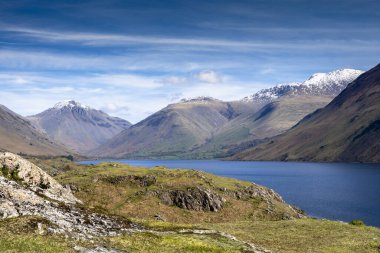 Wast Water üzerinde gün doğumu, İngiltere 'de Lake District Ulusal Parkı' nın batı kesiminde yer alan Wasdale 'de yer alan bir göldür.