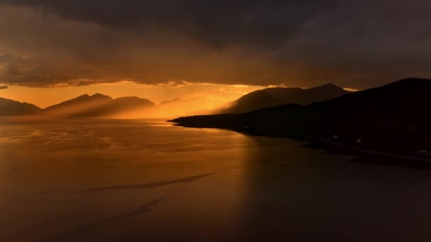 Drone Beelden Van Een Stormachtige Zonsondergang Boven Loch Linnhe Uit — Stockvideo