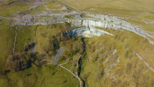 Drone Footage Malham Cove Large Curved Limestone Formation Miles North — Stock Video