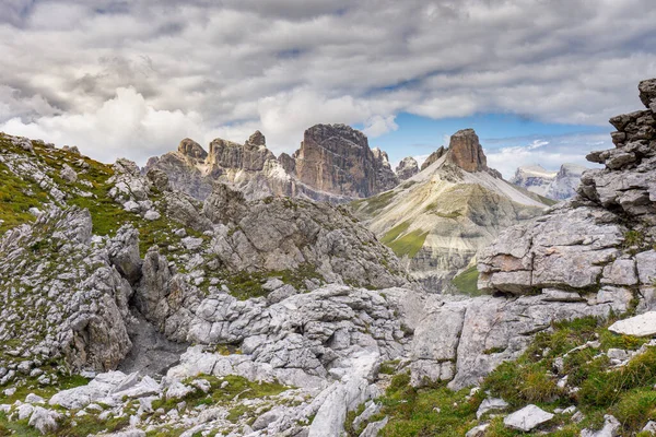 Горный Пик Torre Dei Scarper Sexten Dolomites Sesto Dolomites Южный — стоковое фото