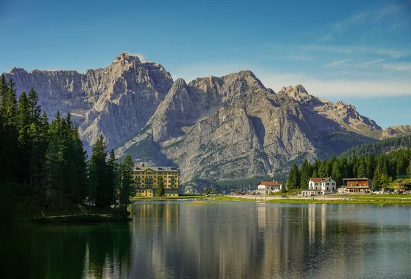 Situado Provincia Belluno Accesible Desde Alta Pusteria Cortina Ampezzo Lago — Foto de Stock