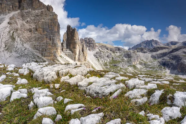Вид Горы Окружающие Местность Tre Cime Lavaredo Итальянских Доломитовых Альпах — стоковое фото