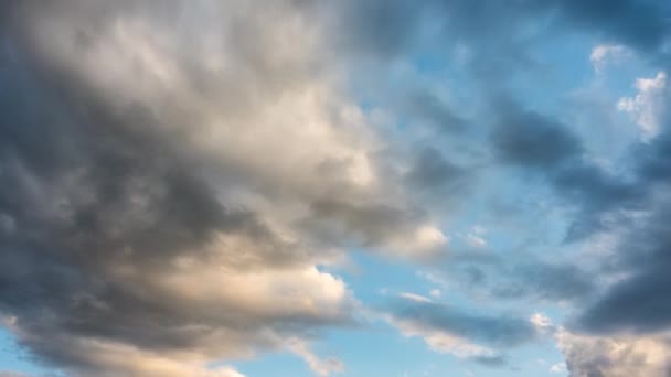 Zeitraffer Eines Stürmischen Himmels Der Sich Von Weißen Flauschigen Wolken — Stockvideo