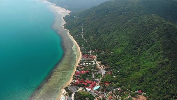 Veduta aerea della costa dell'isola di Koh Phangan in Thailandia — Video Stock