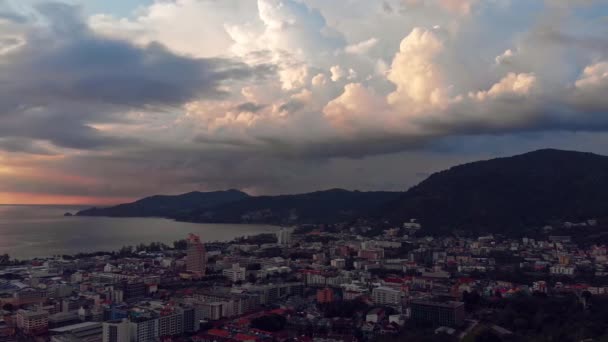 Vista aérea de la costa de la isla de Koh Phangan en Tailandia — Vídeo de stock