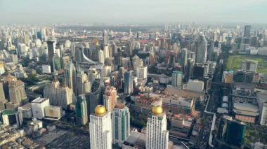 Bangkok sokaklarının gündüz görüntüsü.