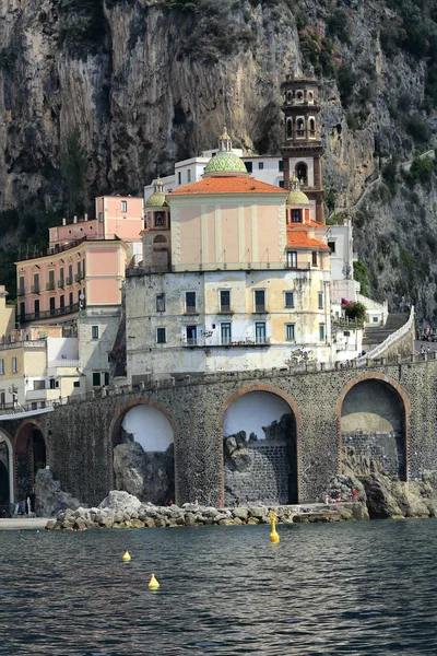 Wybrzeże Amalfi z morza — Zdjęcie stockowe
